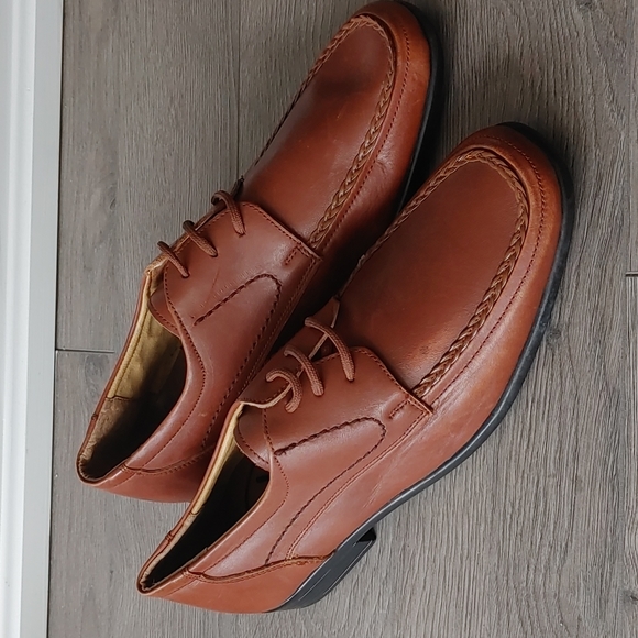 Dress shoes - Picture 1 of 3